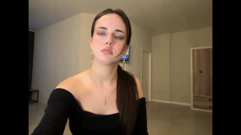 Mia online show from 06.17.26