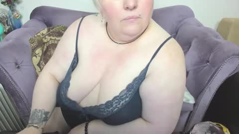 fashiona online show from 12.04.25