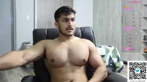 Snapshot of fatherfly001 chatting on 10.07.25 fatherfly001 online show from 10.07.25