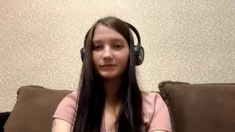Snapshot of faustinabartosh chatting on 10.22.25 Aurora 18yo online show from 10.22.25
