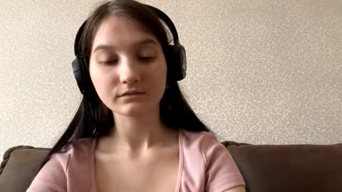 Snapshot of faustinabartosh chatting on 10.26.25 Aurora 18yo online show from 10.26.25