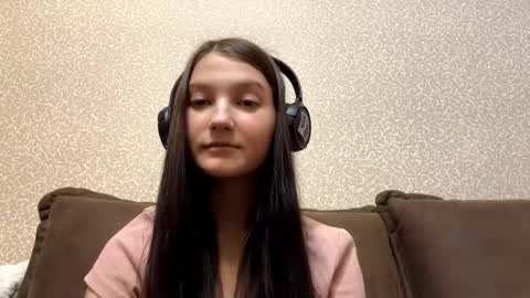 Aurora 18yo online show from 10.27.25