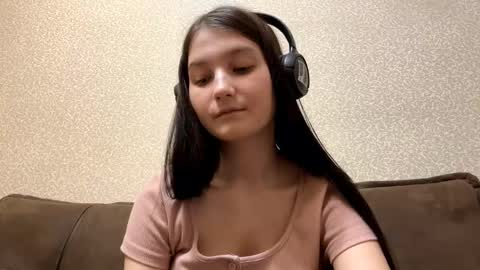 Aurora 18yo online show from 11.10.25