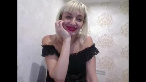 Snapshot of favorite_angel chatting on 12.16.24 favorite_angel online show from 12.16.24