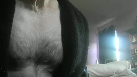 Snapshot of feardubh chatting on 12.16.25 feardubh online show from 12.16.25