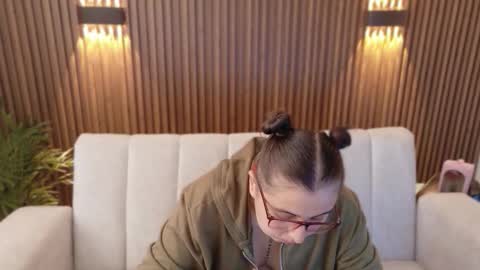 Feelena online show from 11.13.25