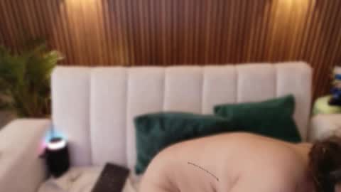 Feelena online show from 11.26.25