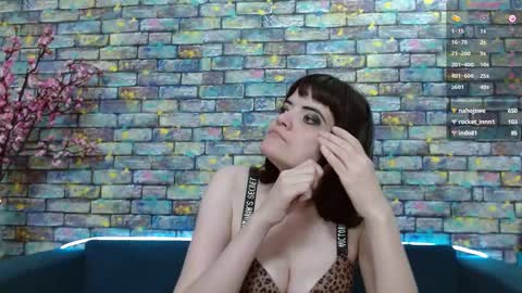 Snapshot of feelsgoodwoman chatting on 01.19.25 Laura online show from 01.19.25