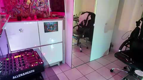 Snapshot of feetamiiin chatting on 02.04.26 m0rty online show from 02.04.26