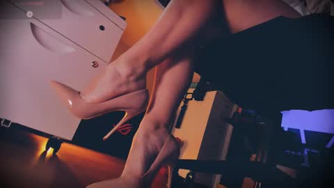 Lisa Dove aka FeetFunDoll online show from 02.14.25