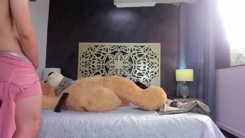 Femboy Max online show from 11.20.25