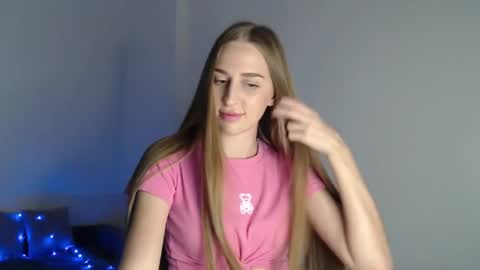 Snapshot of femkedejager chatting on 01.16.25 Femke online show from 01.16.25