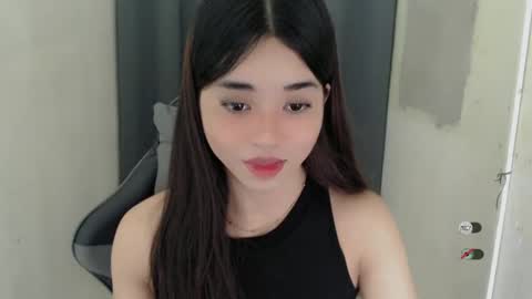 Snapshot of femylove chatting on 01.28.25 YOUR BEAUTIFUL ASIANFHEMY online show from 01.28.25