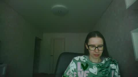 Snapshot of feraliss chatting on 05.29.26 feraliss online show from 05.29.26
