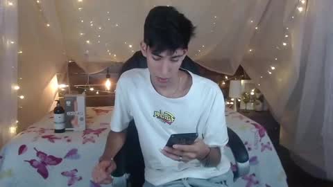 Snapshot of ferphoenix_ chatting on 12.18.24 FER PHOENIX online show from 12.18.24