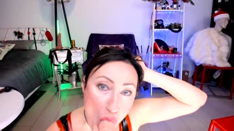 Snapshot of fetishmodel_al_isis chatting on 12.18.24 Fetishmodel online show from 12.18.24