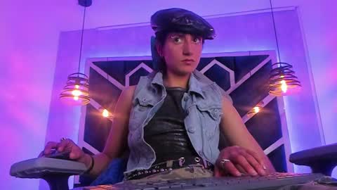 Snapshot of fieramadame chatting on 01.15.25   online show from 01.15.25