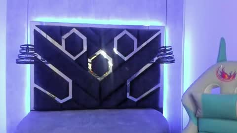 Snapshot of fieramadame chatting on 02.19.25   online show from 02.19.25