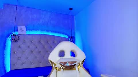 Snapshot of fieramadame chatting on 10.17.25   online show from 10.17.25