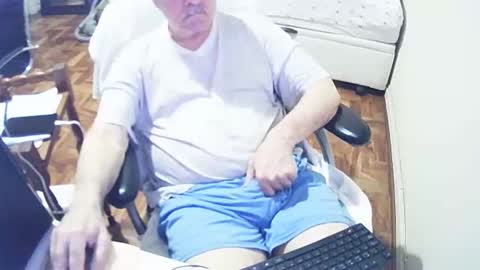 Snapshot of filhober chatting on 01.18.25 filhober online show from 01.18.25