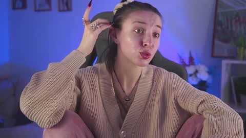 cap and Lana  online show from 12.12.24