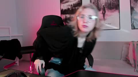 cap and Lana  online show from 02.07.25