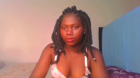 Snapshot of fine_melanie chatting on 01.05.25 melanie online show from 01.05.25