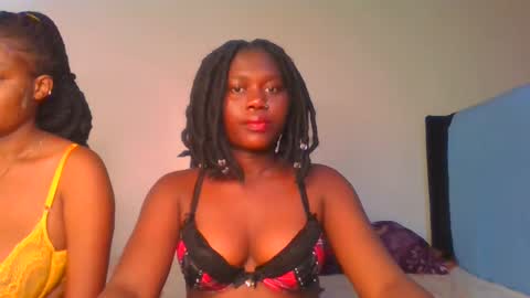 Snapshot of fine_melanie chatting on 01.12.25 melanie online show from 01.12.25