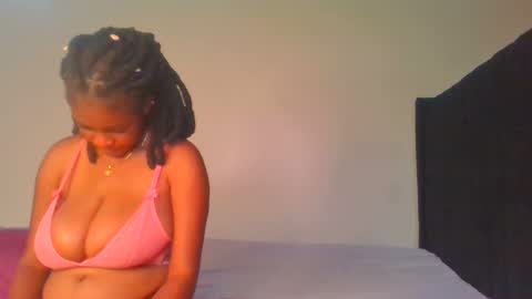 Snapshot of fine_melanie chatting on 01.18.25 melanie online show from 01.18.25