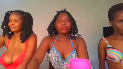 Snapshot of fine_melanie chatting on 01.19.25 melanie online show from 01.19.25
