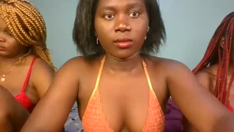 Snapshot of fine_melanie chatting on 02.21.25 melanie online show from 02.21.25