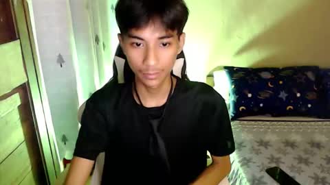 fineboii_rey18 online show from 09.11.25