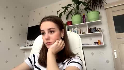 Keite wanna play  Meow online show from 11.19.25