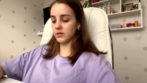 Snapshot of fionapiccard chatting on 11.25.25 Keite wanna play Meow online show from 11.25.25