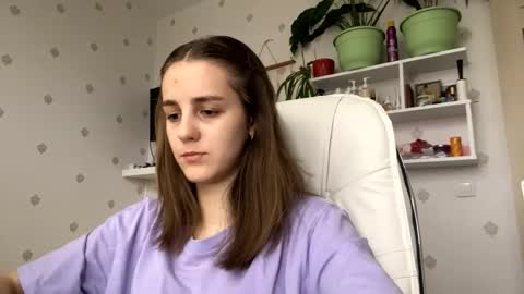 Snapshot of fionapiccard chatting on 12.02.25 Keite wanna play Meow online show from 12.02.25