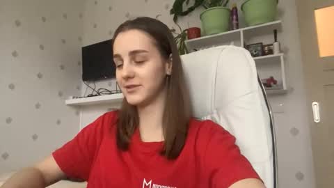 Snapshot of fionapiccard chatting on 12.17.25 Keite wanna play Meow online show from 12.17.25