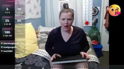 Snapshot of fionna_fineas chatting on 11.09.25 Fionna online show from 11.09.25