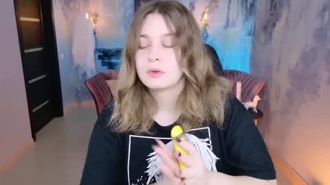 Snapshot of fioramarmoris chatting on 12.14.24 fiora online show from 12.14.24