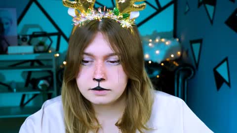 Snapshot of fioramarmoris chatting on 12.19.24 fiora online show from 12.19.24