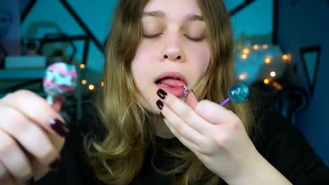 Snapshot of fioramarmoris chatting on 12.21.24 fiora online show from 12.21.24