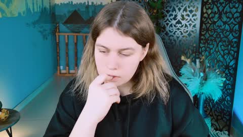 Snapshot of fioramarmoris chatting on 12.30.24 fiora online show from 12.30.24