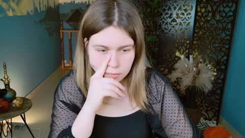 Snapshot of fioramarmoris chatting on 01.02.25 fiora online show from 01.02.25