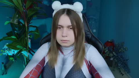 Snapshot of fioramarmoris chatting on 01.07.25 fiora online show from 01.07.25