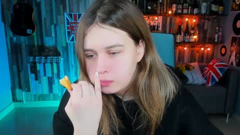 Snapshot of fioramarmoris chatting on 01.18.25 fiora online show from 01.18.25