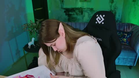 Snapshot of fioramarmoris chatting on 02.06.25 fiora online show from 02.06.25