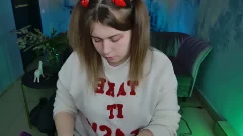 Snapshot of fioramarmoris chatting on 02.09.25 fiora online show from 02.09.25