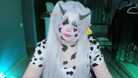 Snapshot of fioramarmoris chatting on 03.01.25 fiora online show from 03.01.25