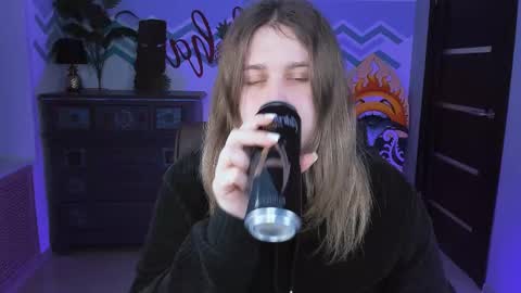 Snapshot of fioramarmoris chatting on 03.07.25 fiora online show from 03.07.25