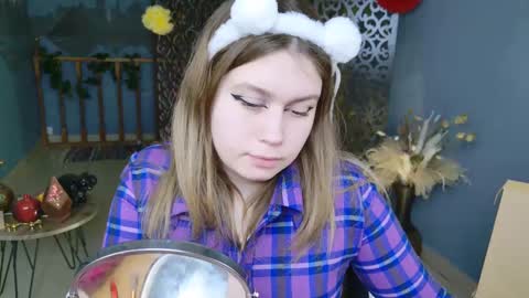 Snapshot of fioramarmoris chatting on 03.09.25 fiora online show from 03.09.25