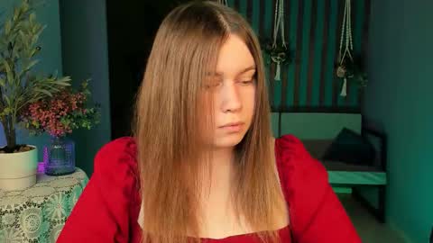 Snapshot of fioramarmoris chatting on 09.26.25 fiora online show from 09.26.25